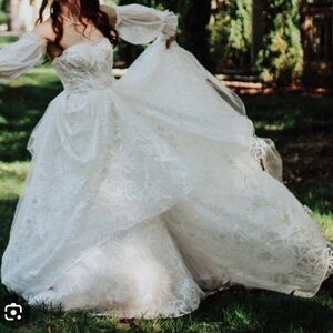 vera wang white wedding dress